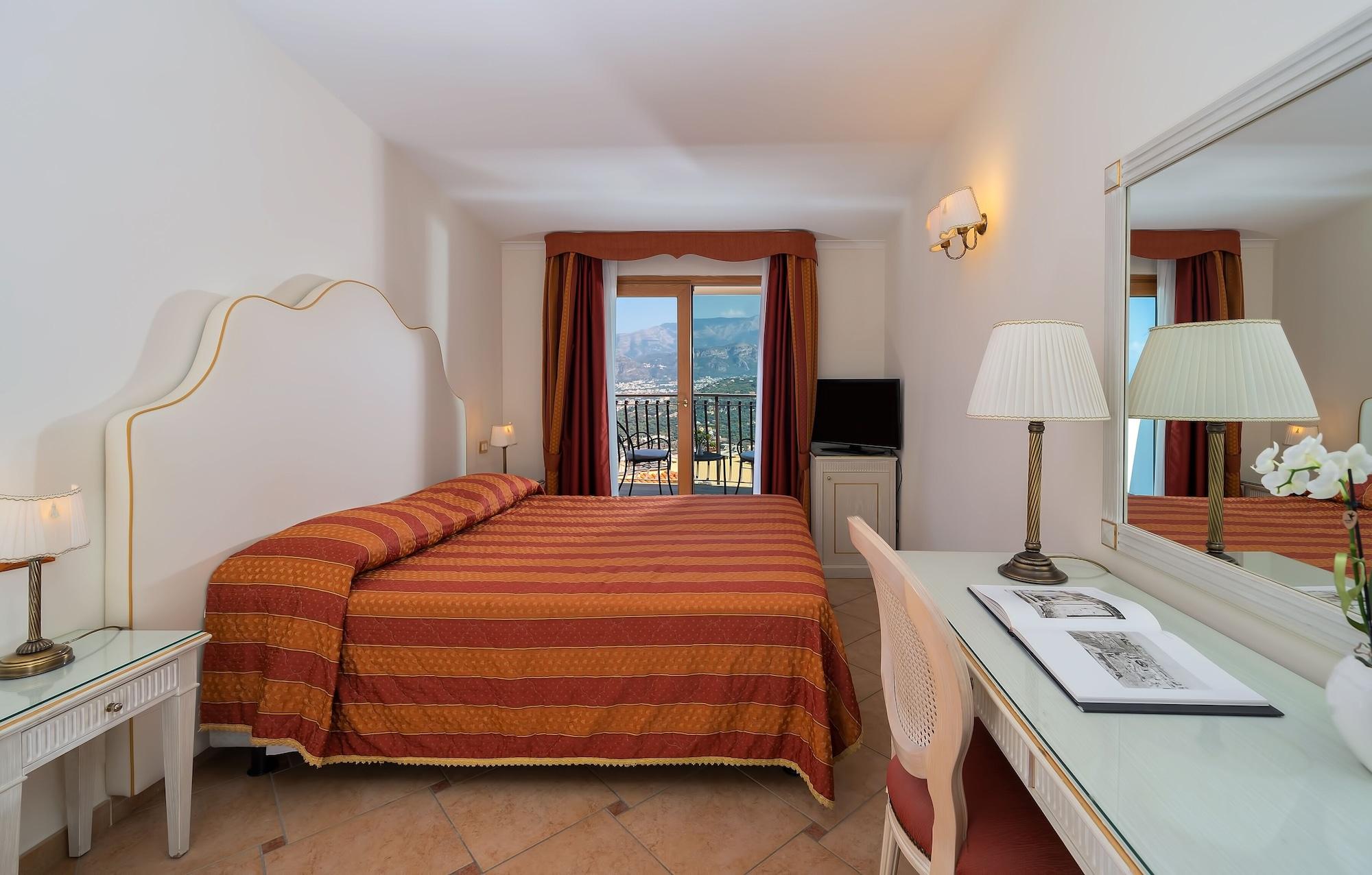 Hotel La Vue D'Or Sorrento Bagian luar foto