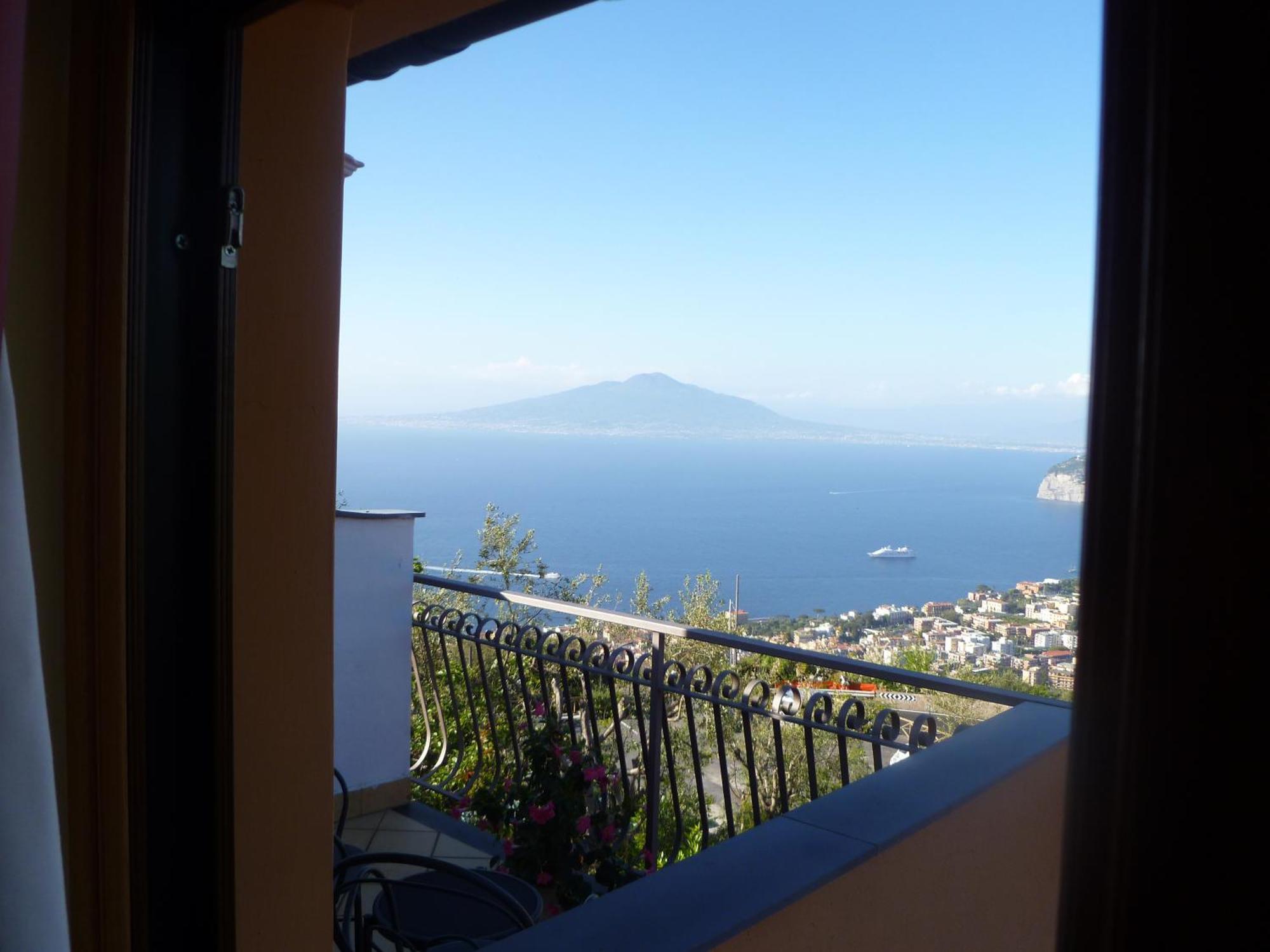 Hotel La Vue D'Or Sorrento Bagian luar foto