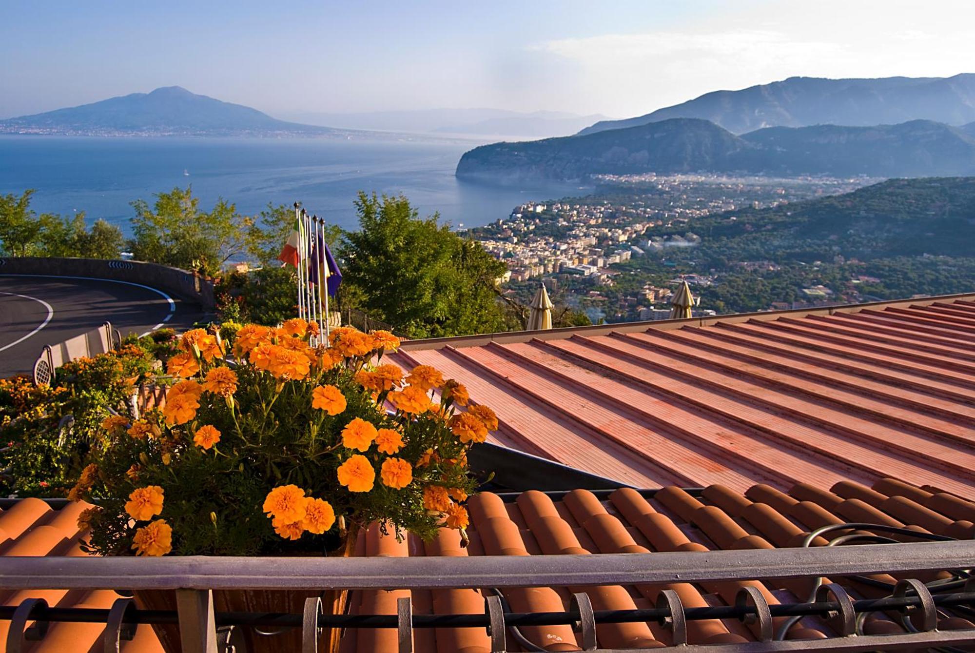 Hotel La Vue D'Or Sorrento Bagian luar foto