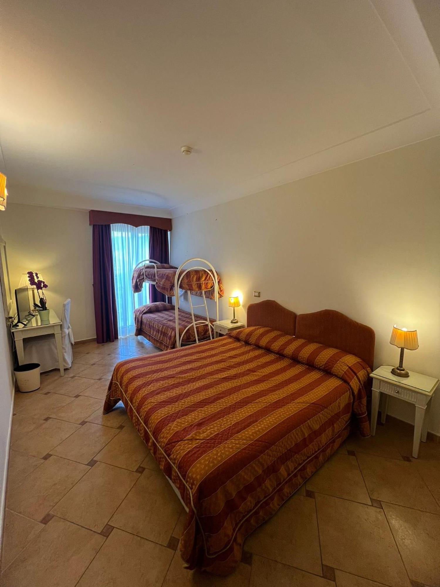 Hotel La Vue D'Or Sorrento Bagian luar foto