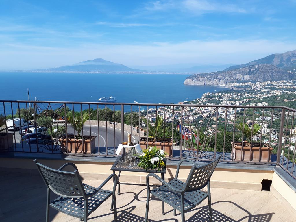 Hotel La Vue D'Or Sorrento Bagian luar foto