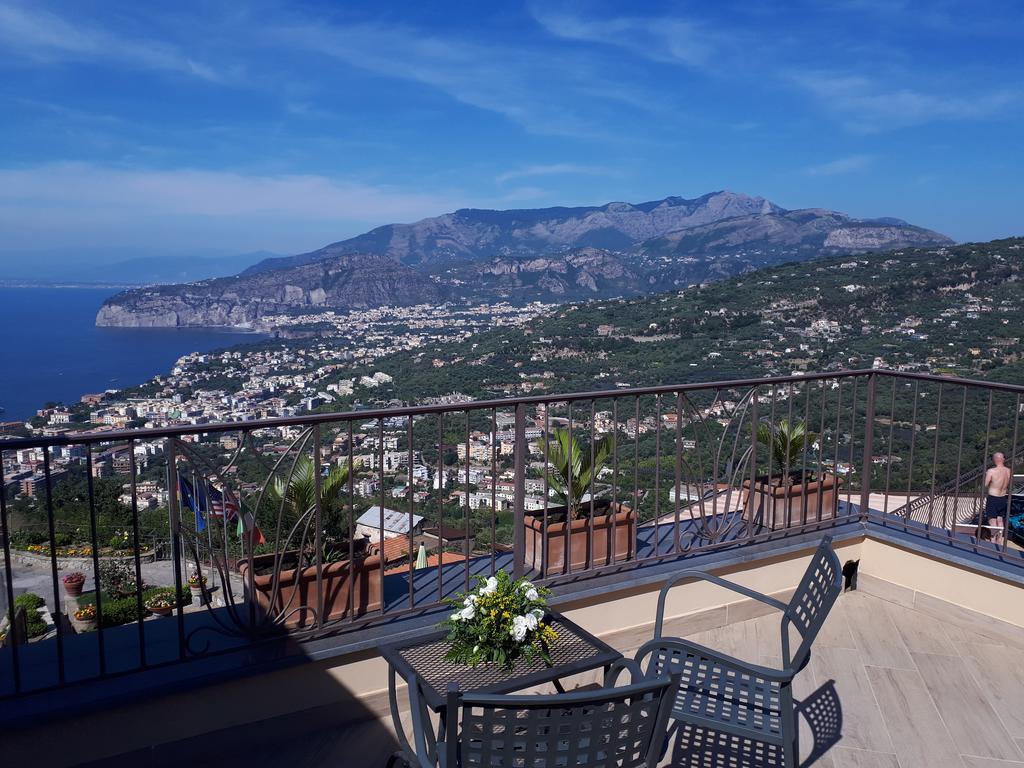 Hotel La Vue D'Or Sorrento Bagian luar foto