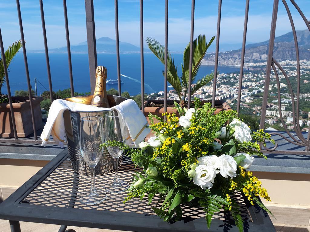 Hotel La Vue D'Or Sorrento Bagian luar foto