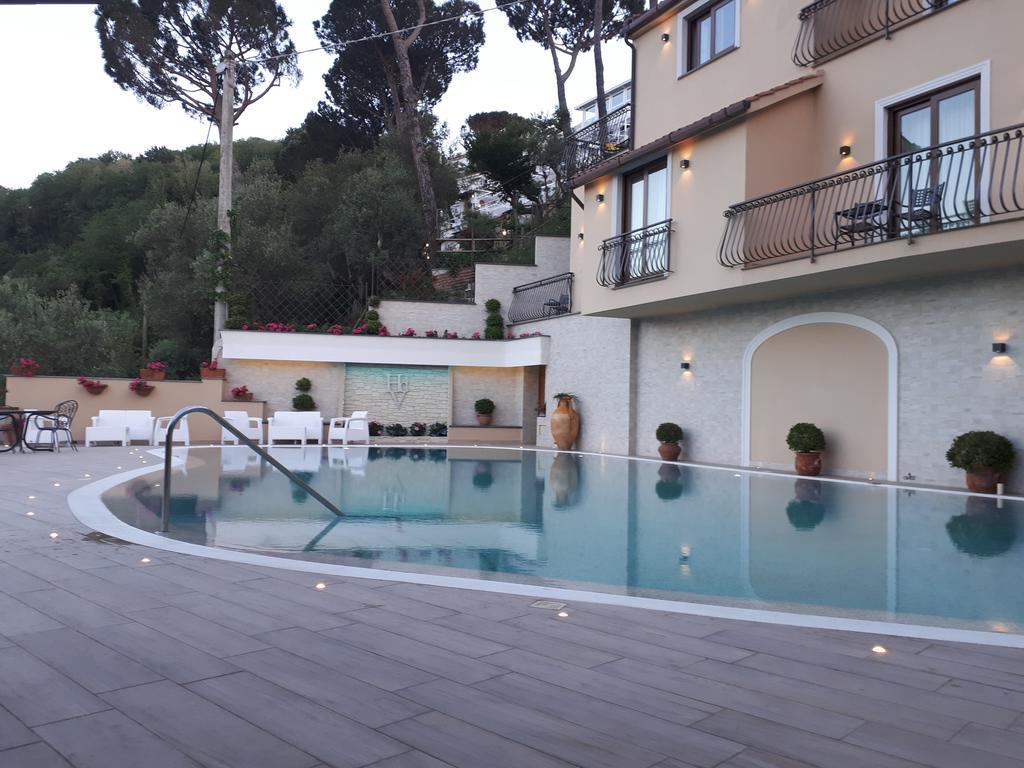 Hotel La Vue D'Or Sorrento Bagian luar foto