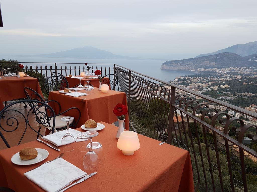 Hotel La Vue D'Or Sorrento Bagian luar foto