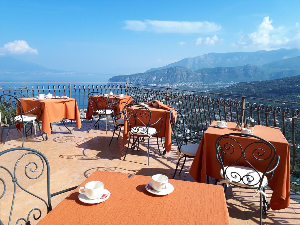 Hotel La Vue D'Or Sorrento Bagian luar foto