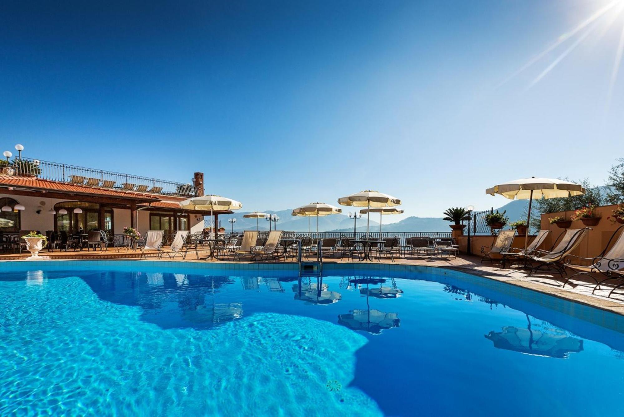 Hotel La Vue D'Or Sorrento Bagian luar foto