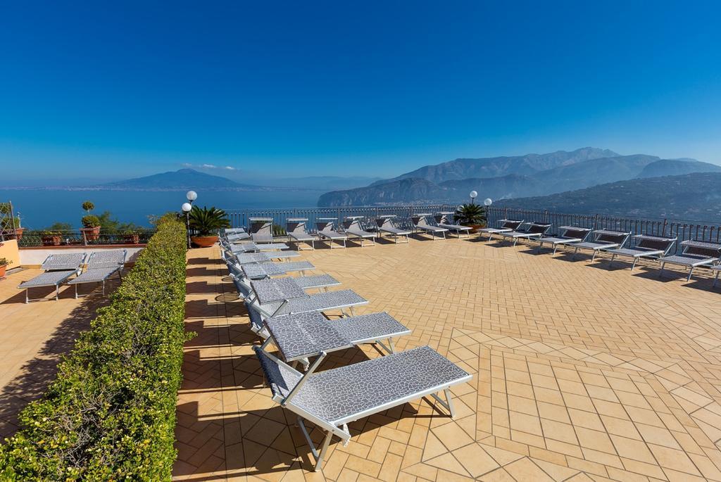 Hotel La Vue D'Or Sorrento Bagian luar foto